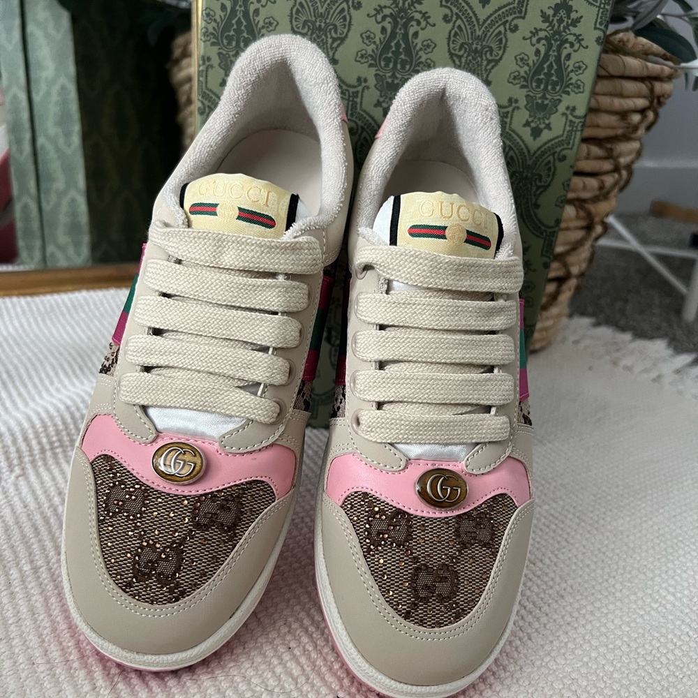 Gucci Women's Beige and Pink Lace Sneakers